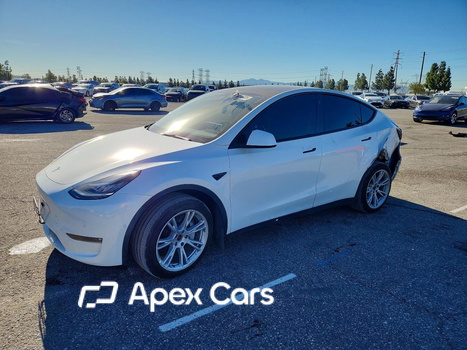 Tesla Model Y 2021 - Image 1 of 13