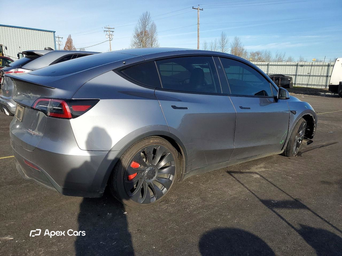 Tesla Model Y 2024