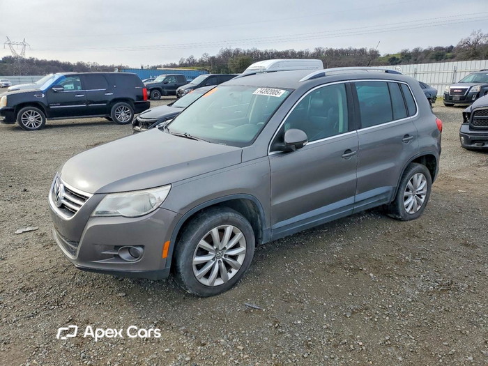 2011 Volkswagen Tiguan - Image 1 of 5