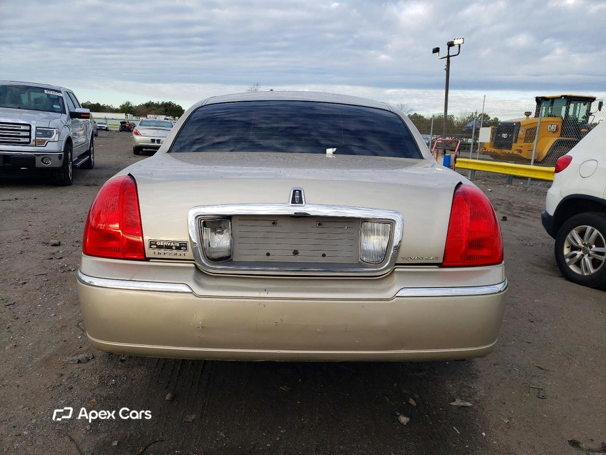 Lincoln Town Car 2010