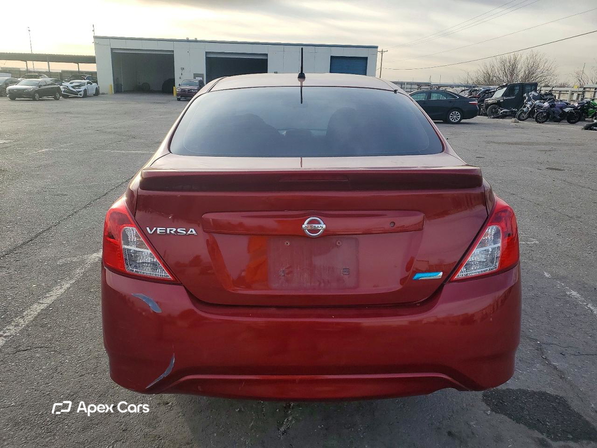 Versa 2016