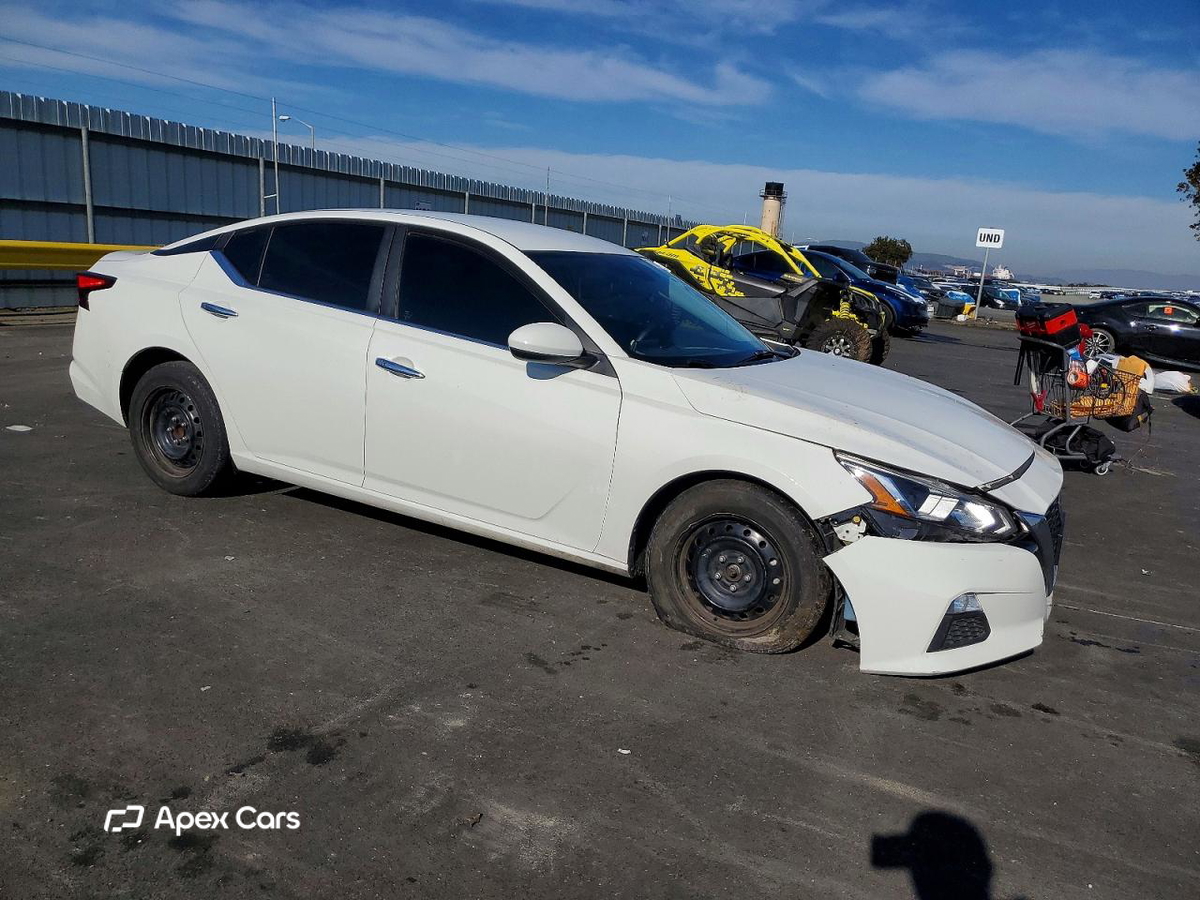 Nissan Altima 2021