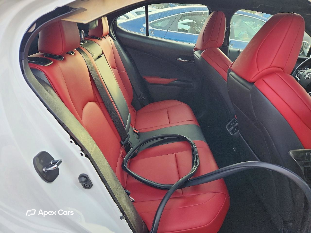 Lexus UX 2021
