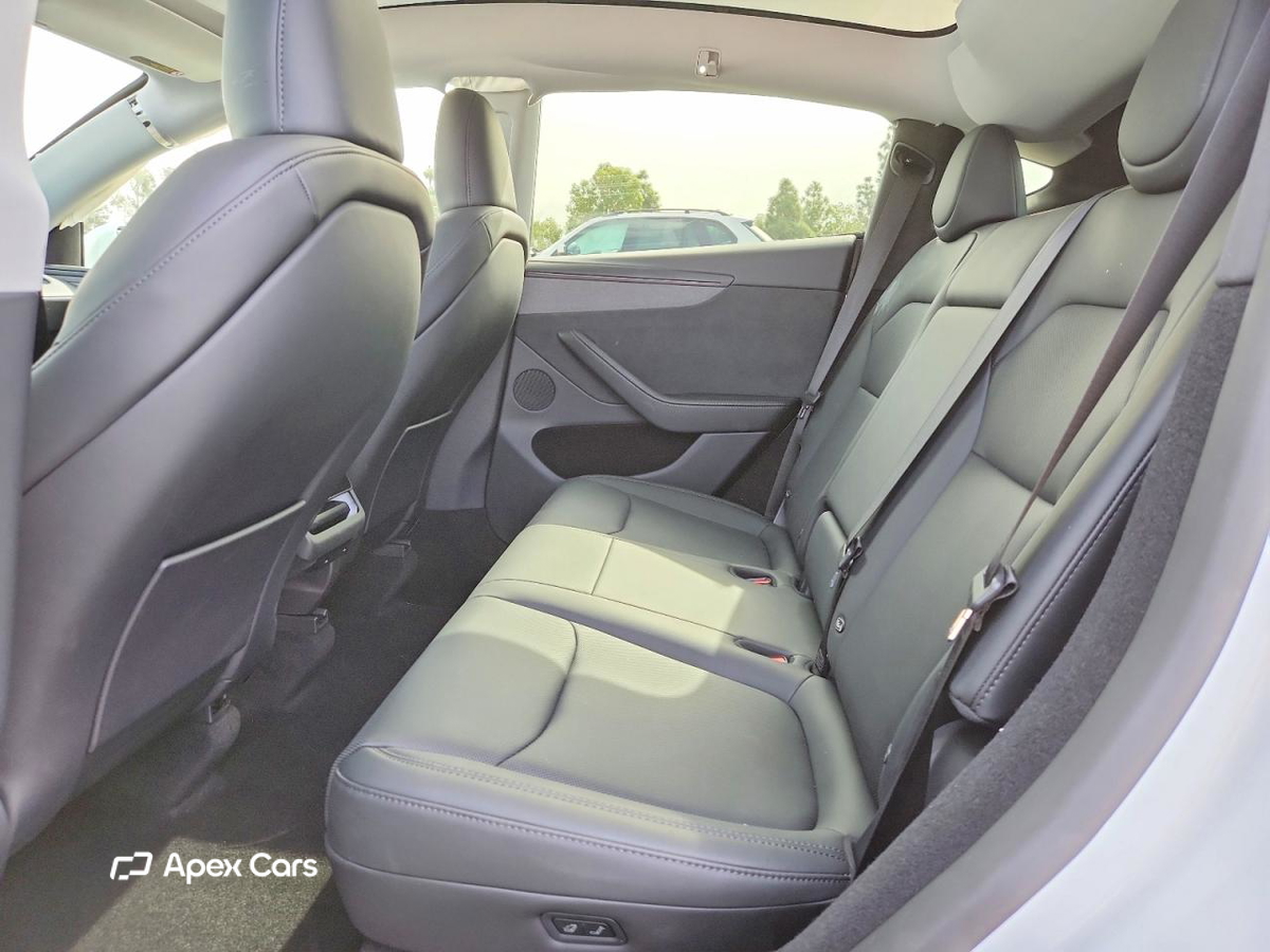 Tesla Model Y 2026