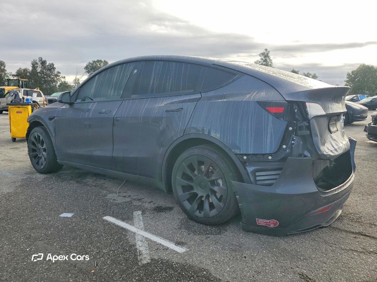 Tesla Model Y 2024
