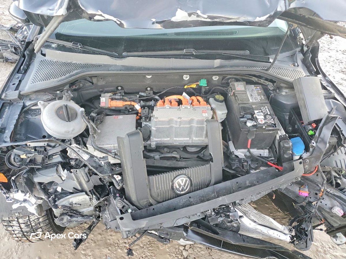 Volkswagen e Golf 2016