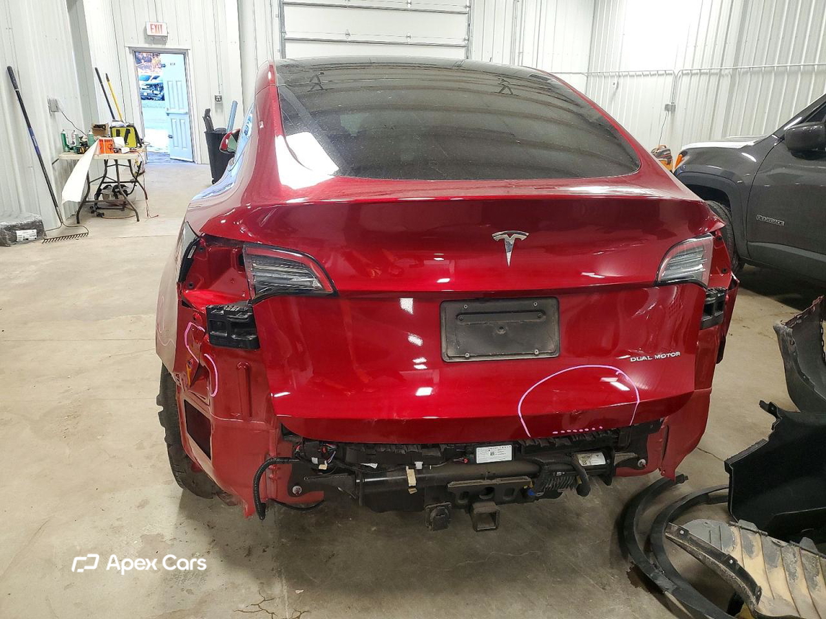 Tesla Model Y 2024