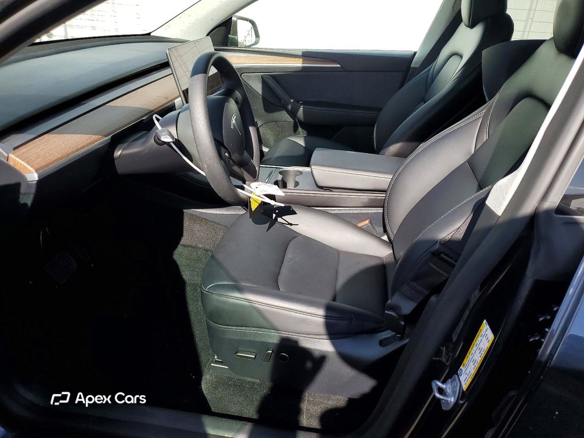 Tesla Model Y 2025