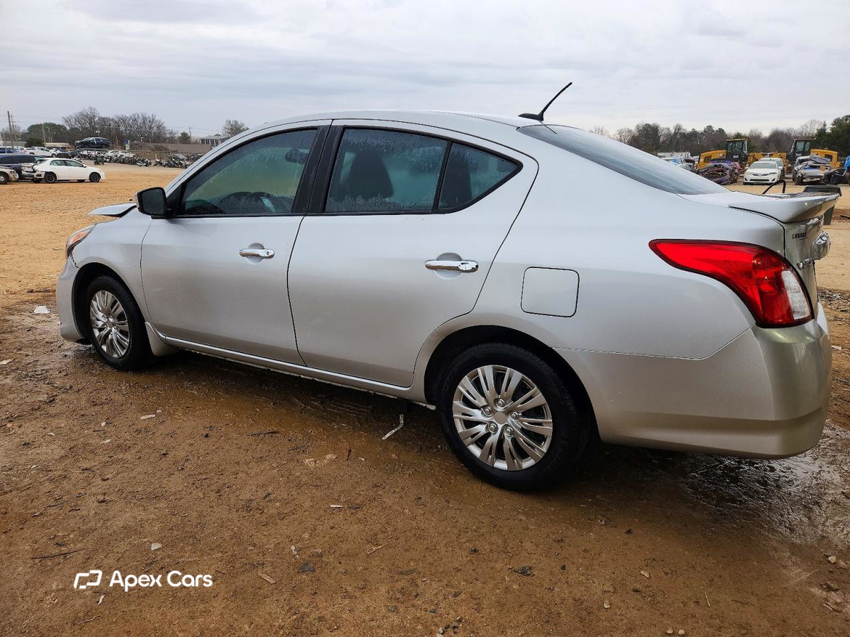 Nissan Versa 2015