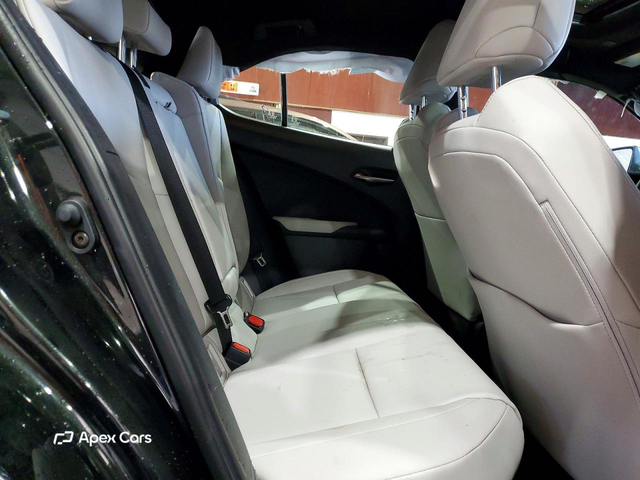 Lexus UX 2025