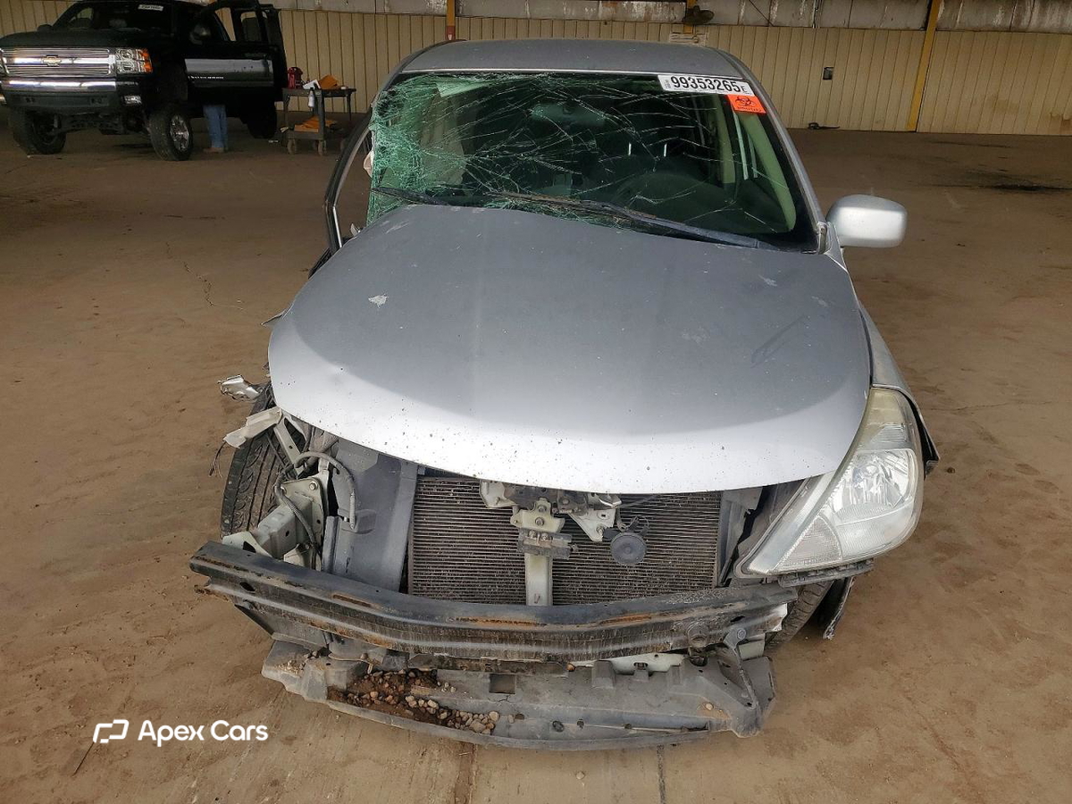 Nissan Versa 2011