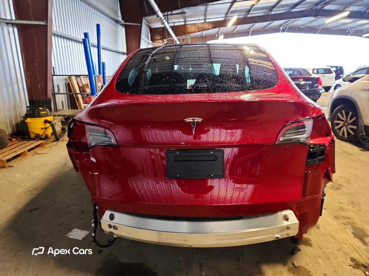 Tesla Model Y 2025