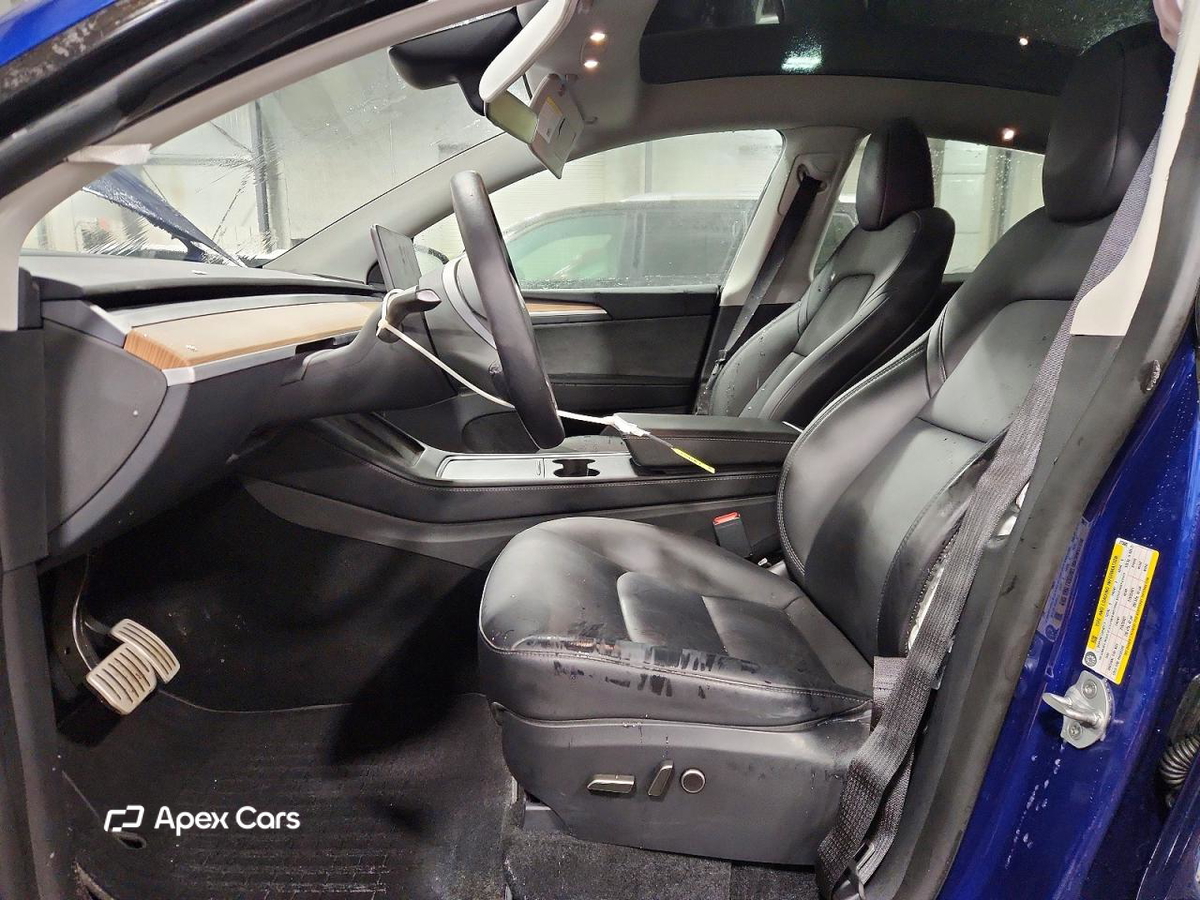 Tesla Model Y 2024