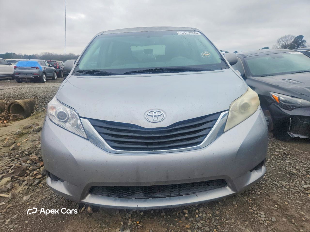 Toyota Sienna 2011