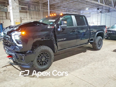 Chevrolet Silverado 2025 - Image 1 of 13