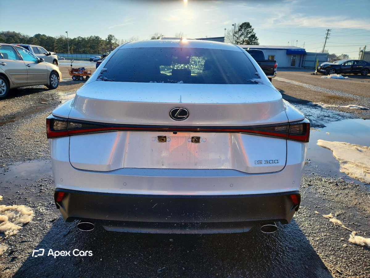 Lexus IS 2022