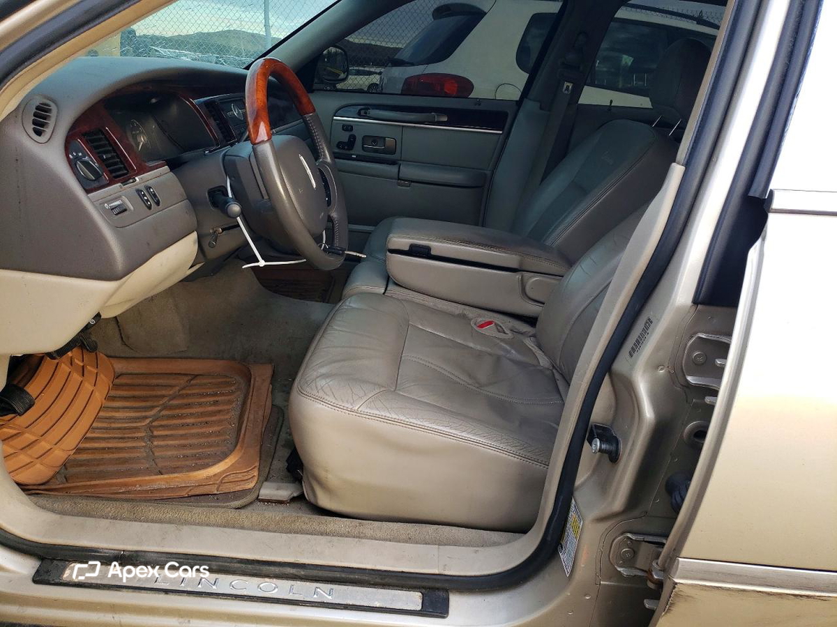 Lincoln Town Car 2010