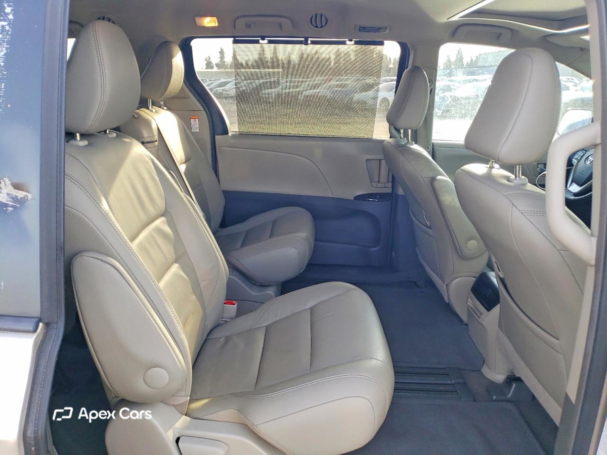 Toyota Sienna 2015
