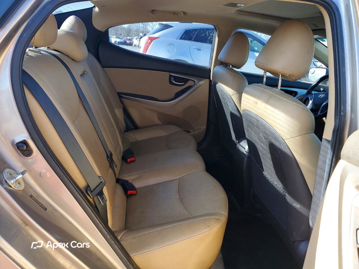 Hyundai Elantra 2012