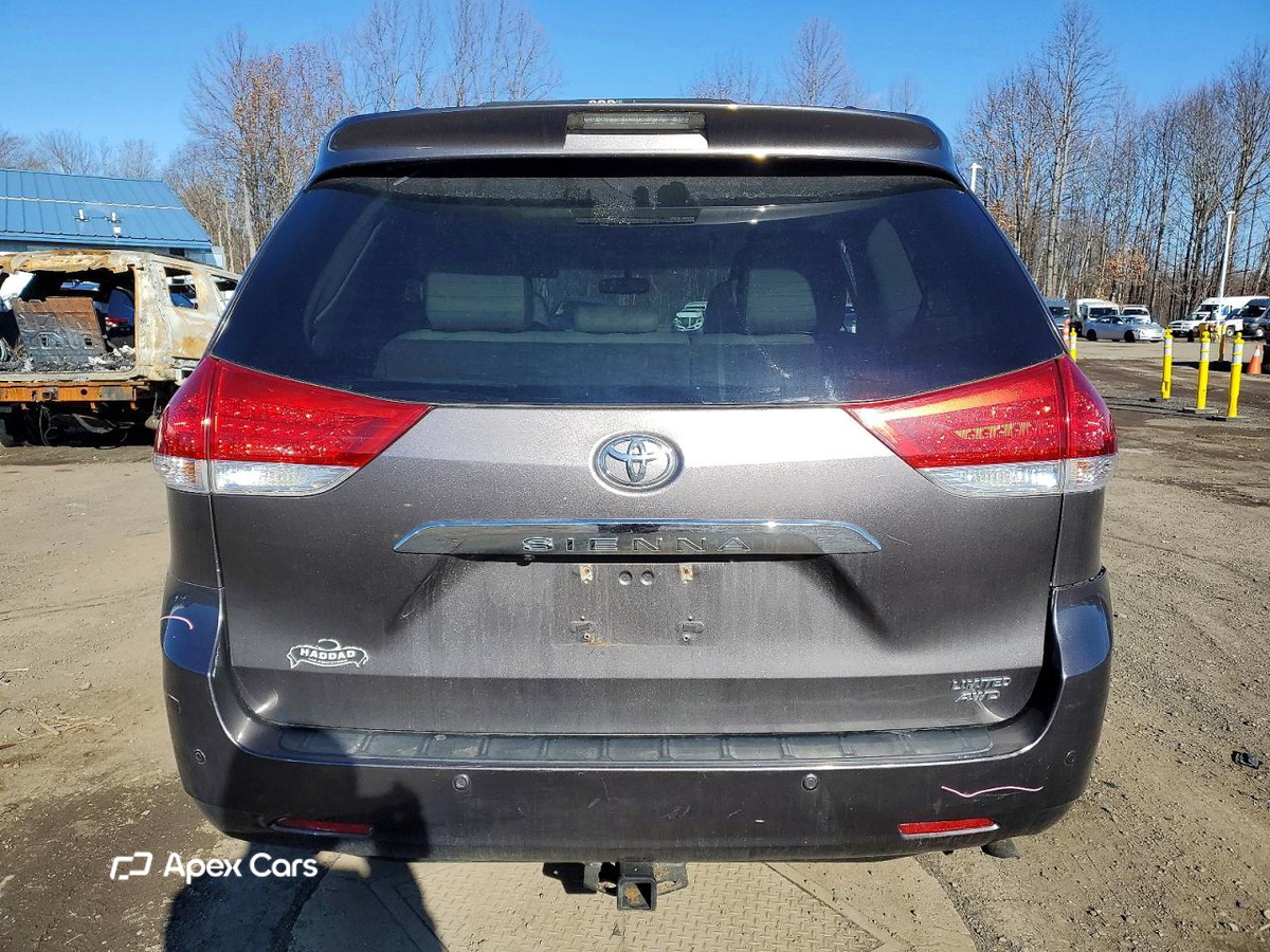 Toyota Sienna 2013