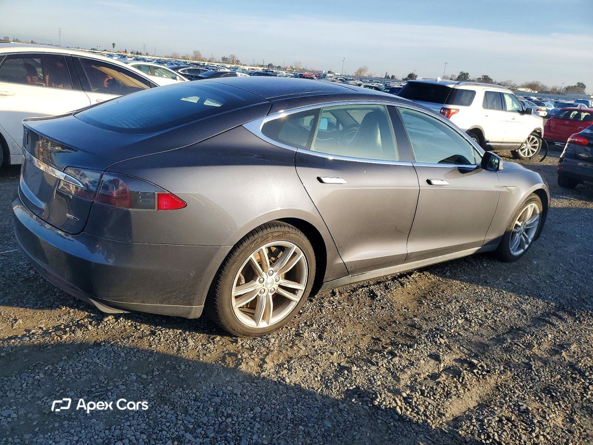 Tesla Model S 2015