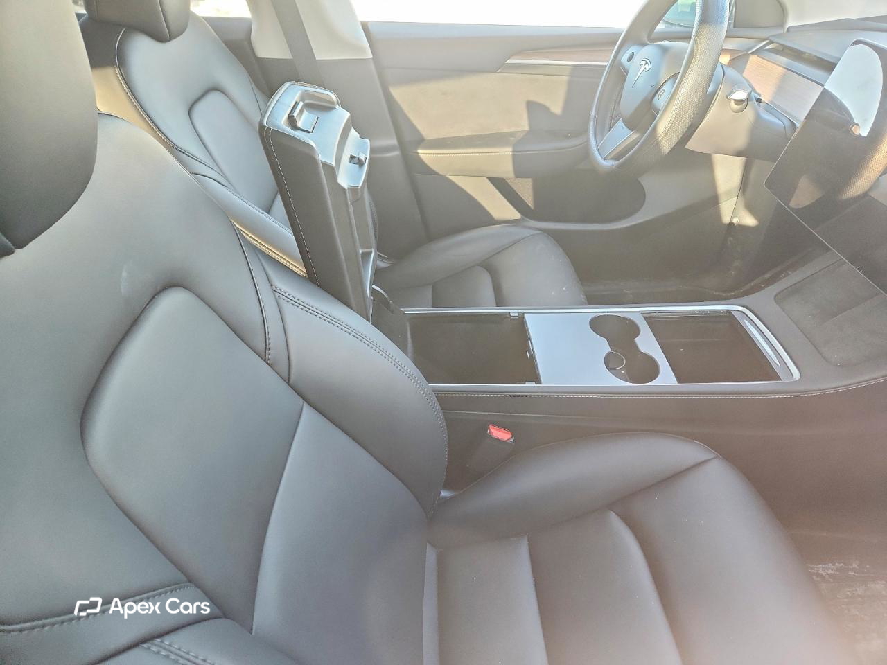 Tesla Model Y 2025