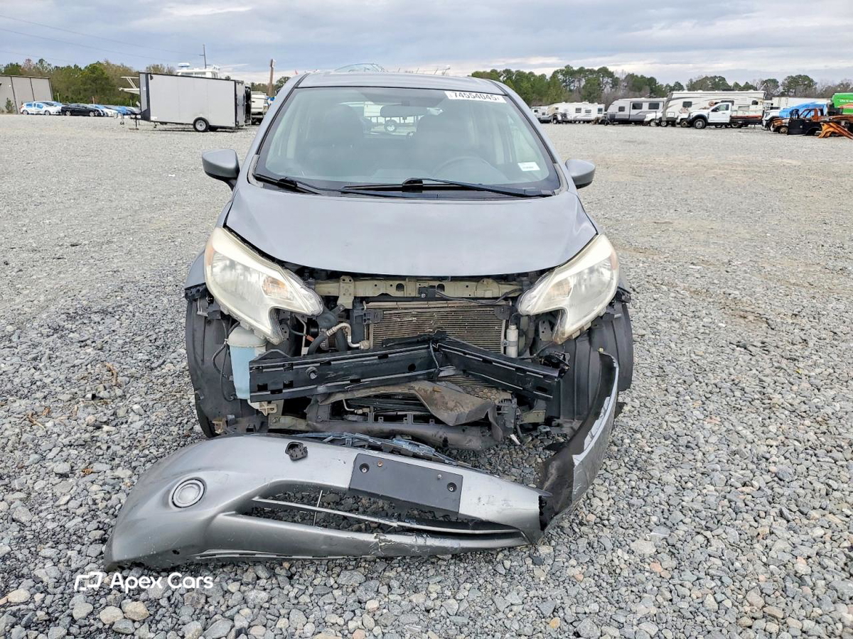 Nissan Versa 2015