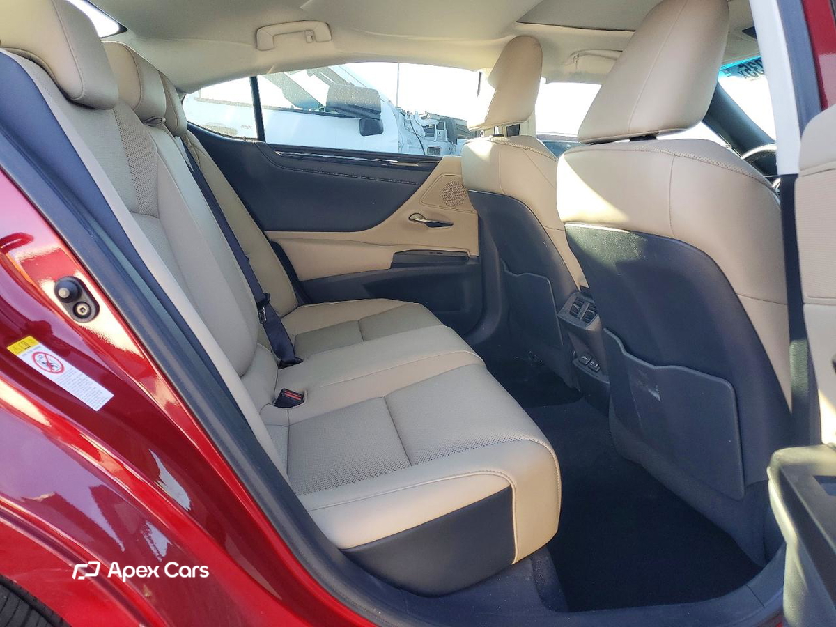 Lexus ES 2019