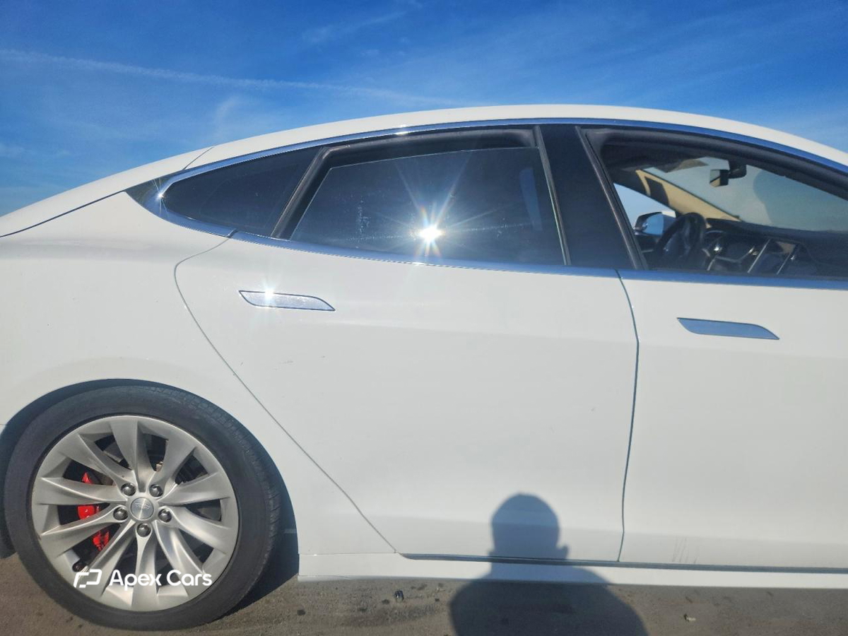 Tesla Model S 2014