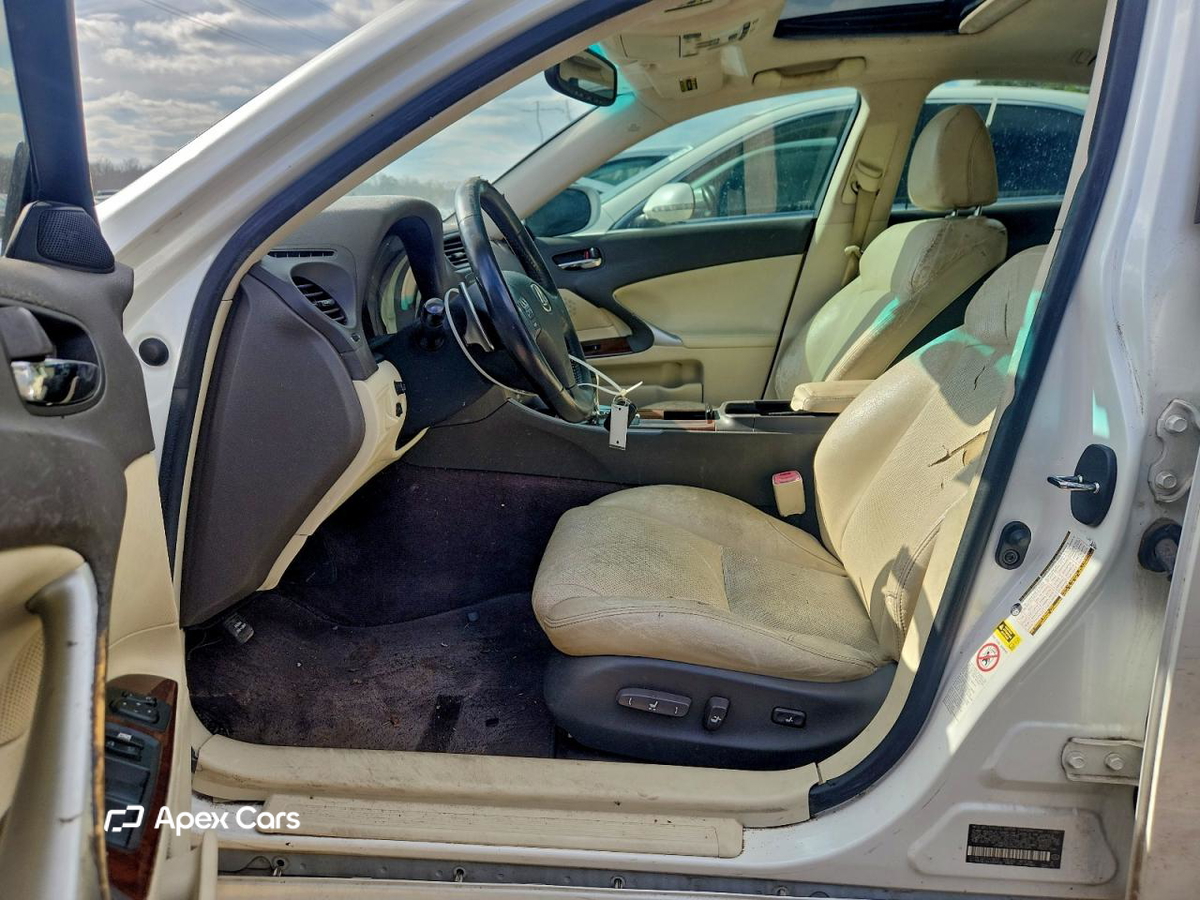 Lexus IS 2010