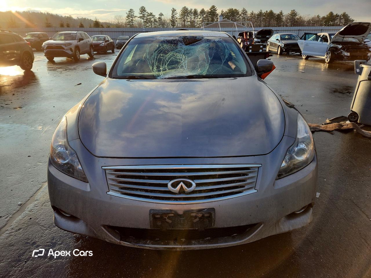 Infiniti G 2011