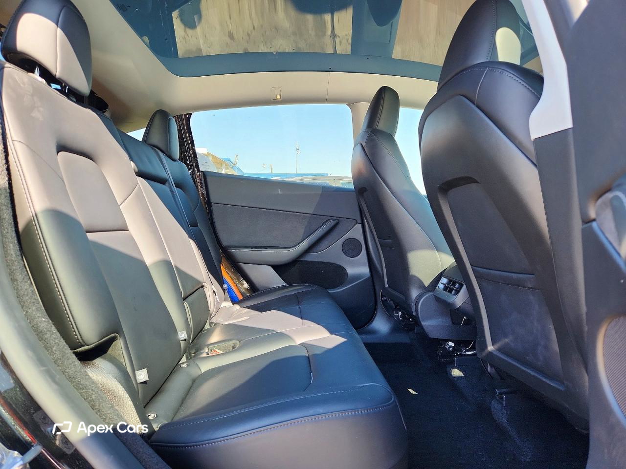 Tesla Model Y 2025