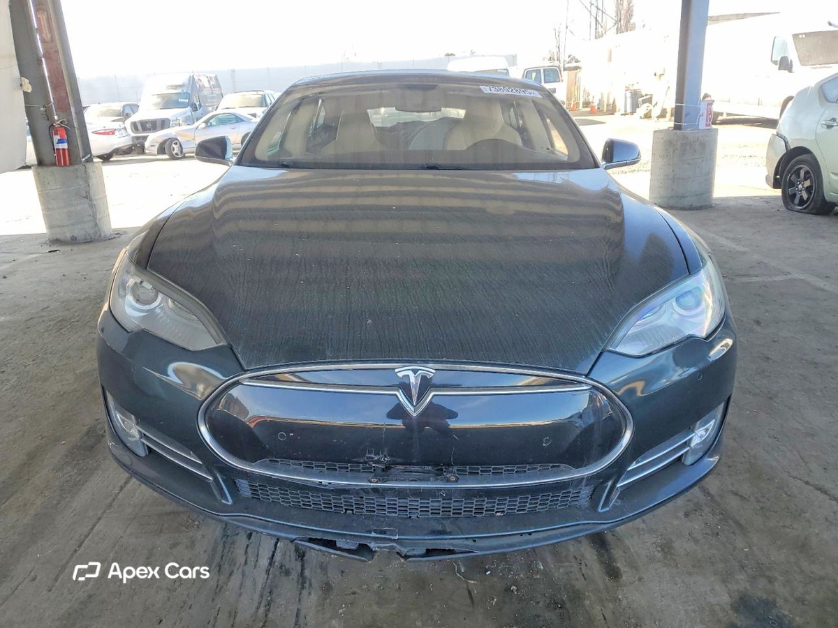Tesla Model S 2014