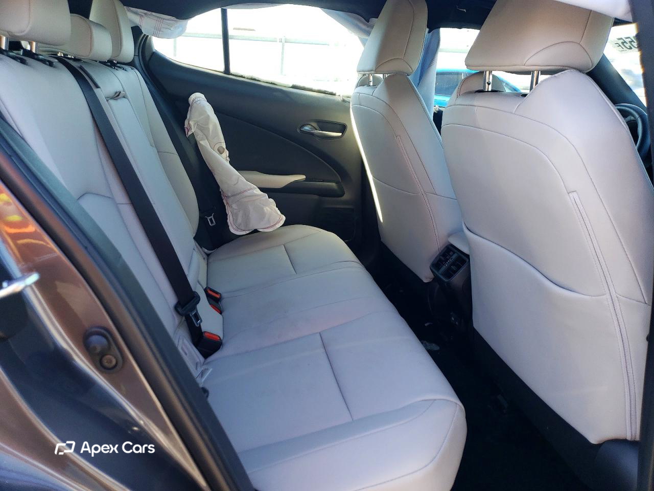Lexus UX 2025