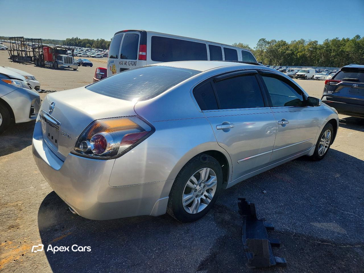 Nissan Altima 2012