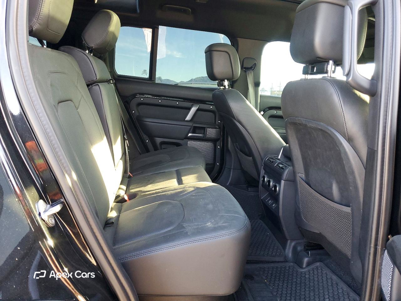 Land Rover Defender 2024