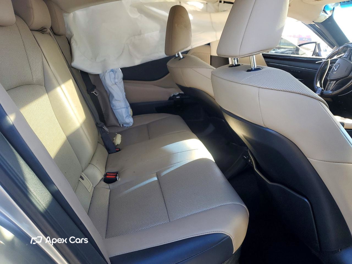 Lexus ES 2019
