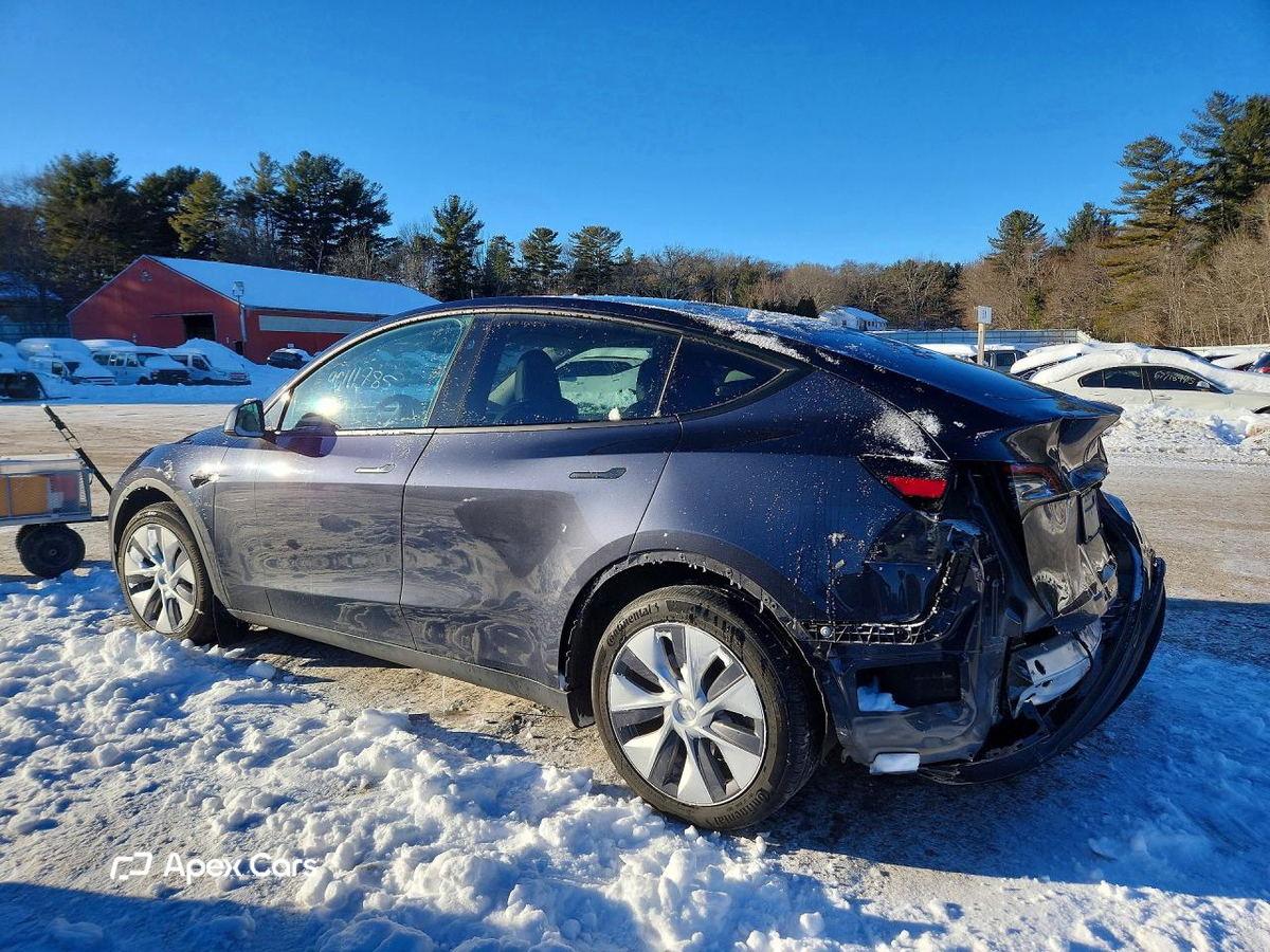 Tesla Model Y 2024