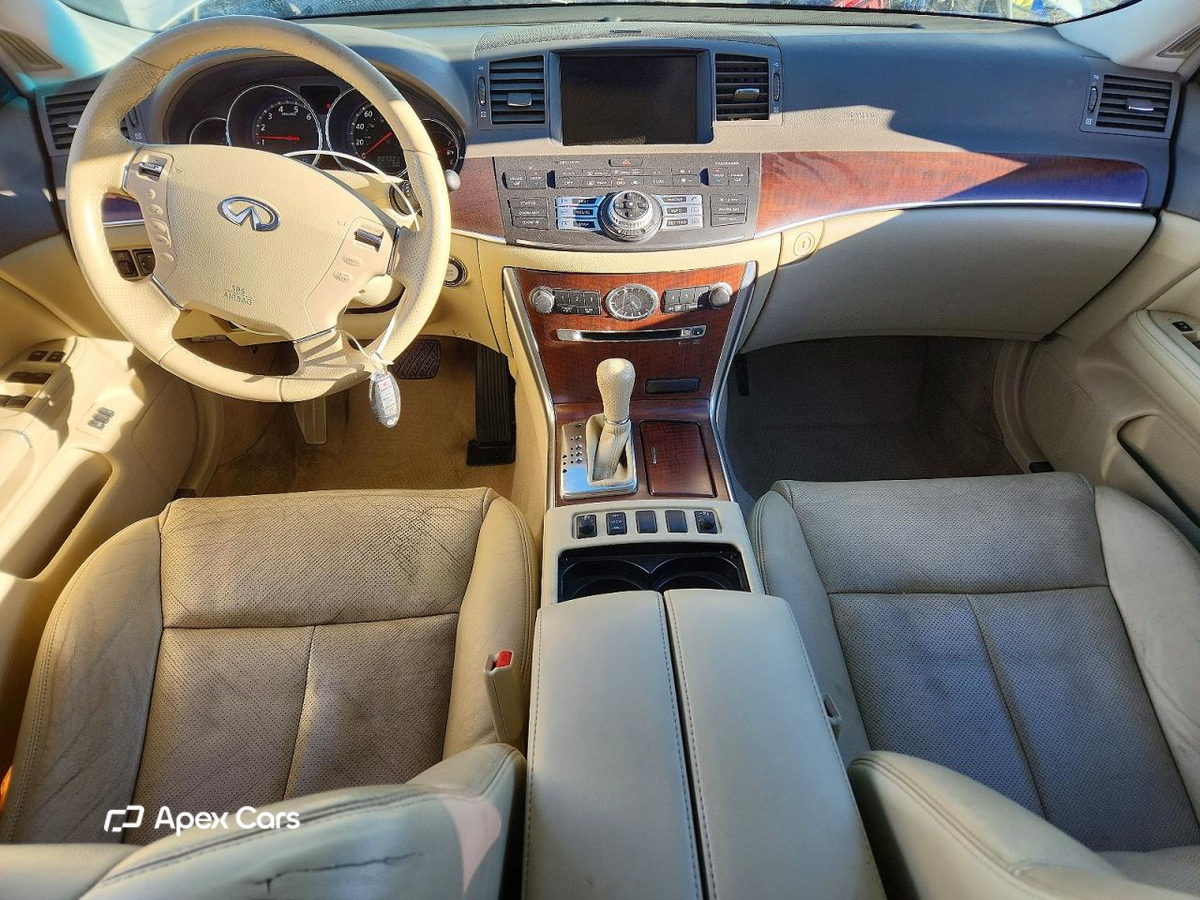 Infiniti M 2010