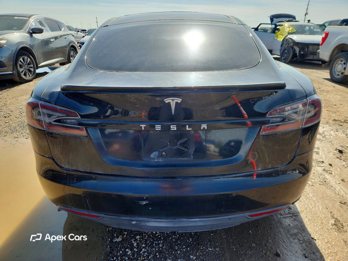 Tesla Model S 2015