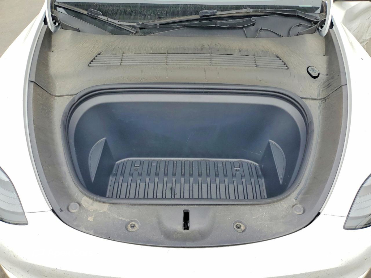Tesla Model Y 2025