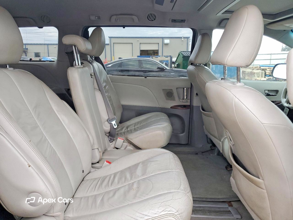 Toyota Sienna 2011