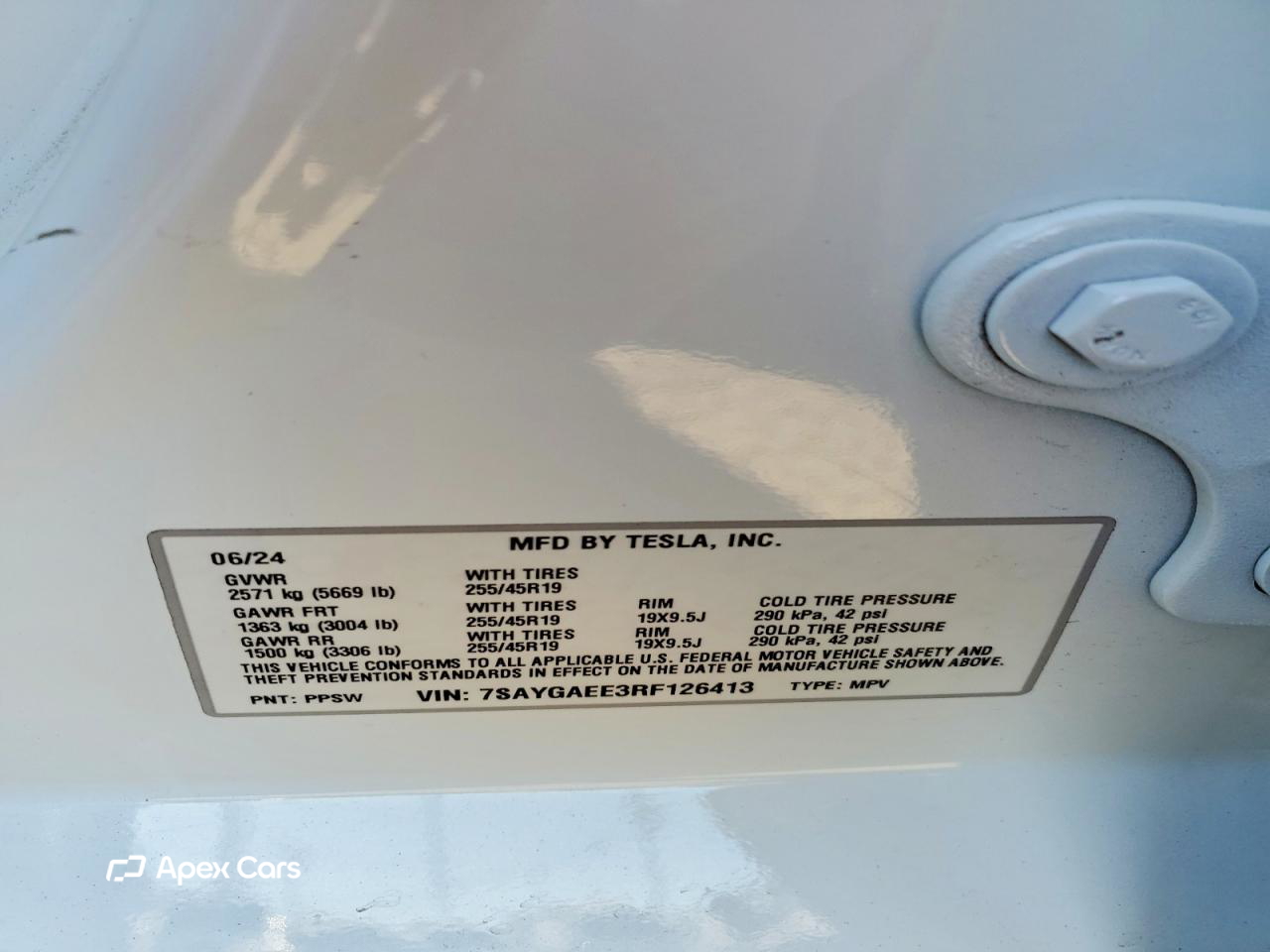 Tesla Model Y 2024