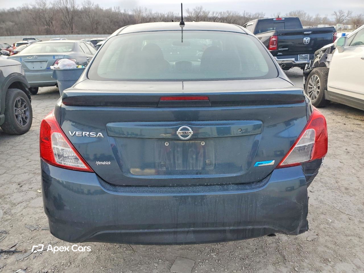 Nissan Versa 2015