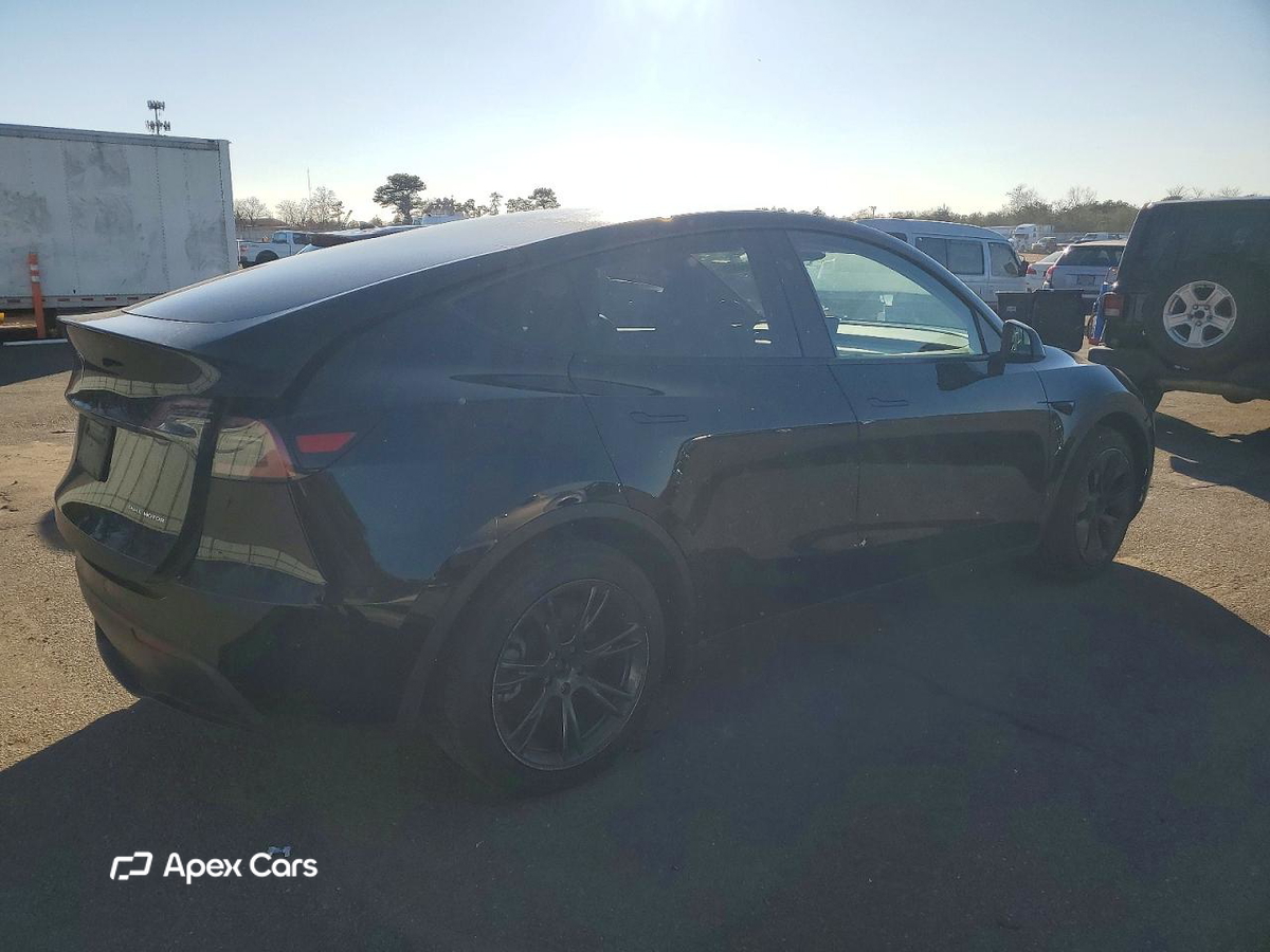 Tesla Model Y 2025