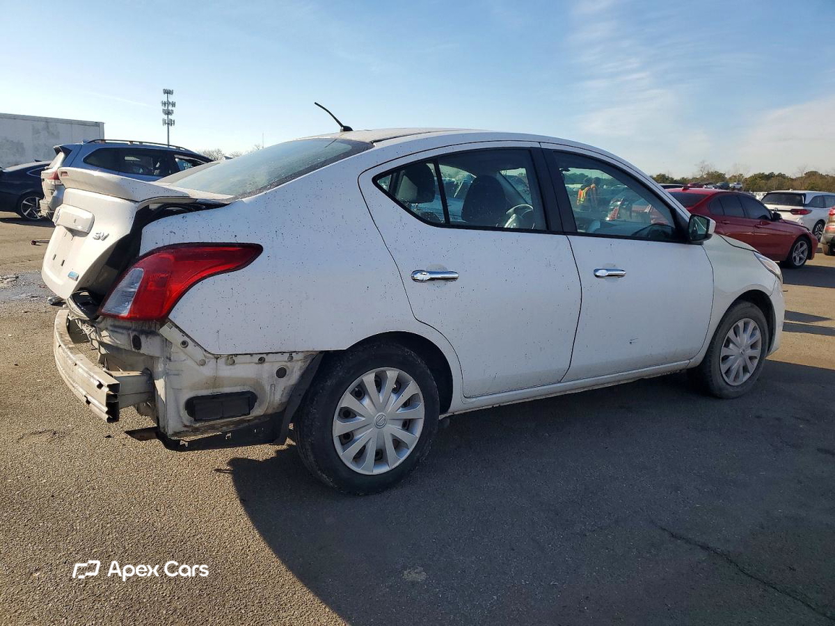 Nissan Versa 2016