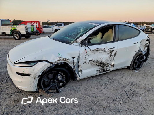 Tesla Model Y 2026 - Image 1 of 15