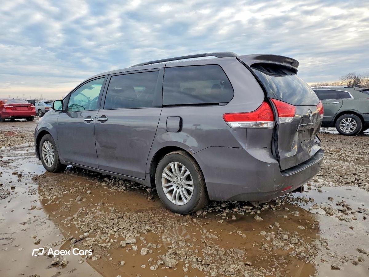 Toyota Sienna 2011