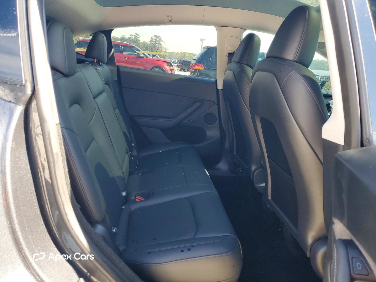 Tesla Model Y 2025