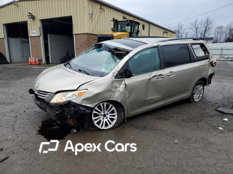 Toyota Sienna 2017 - Image 1 of 14